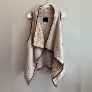 Love Tree Women's Acrylic Wool Faux Leather Trim Cream Sherpa Boho Vest Small